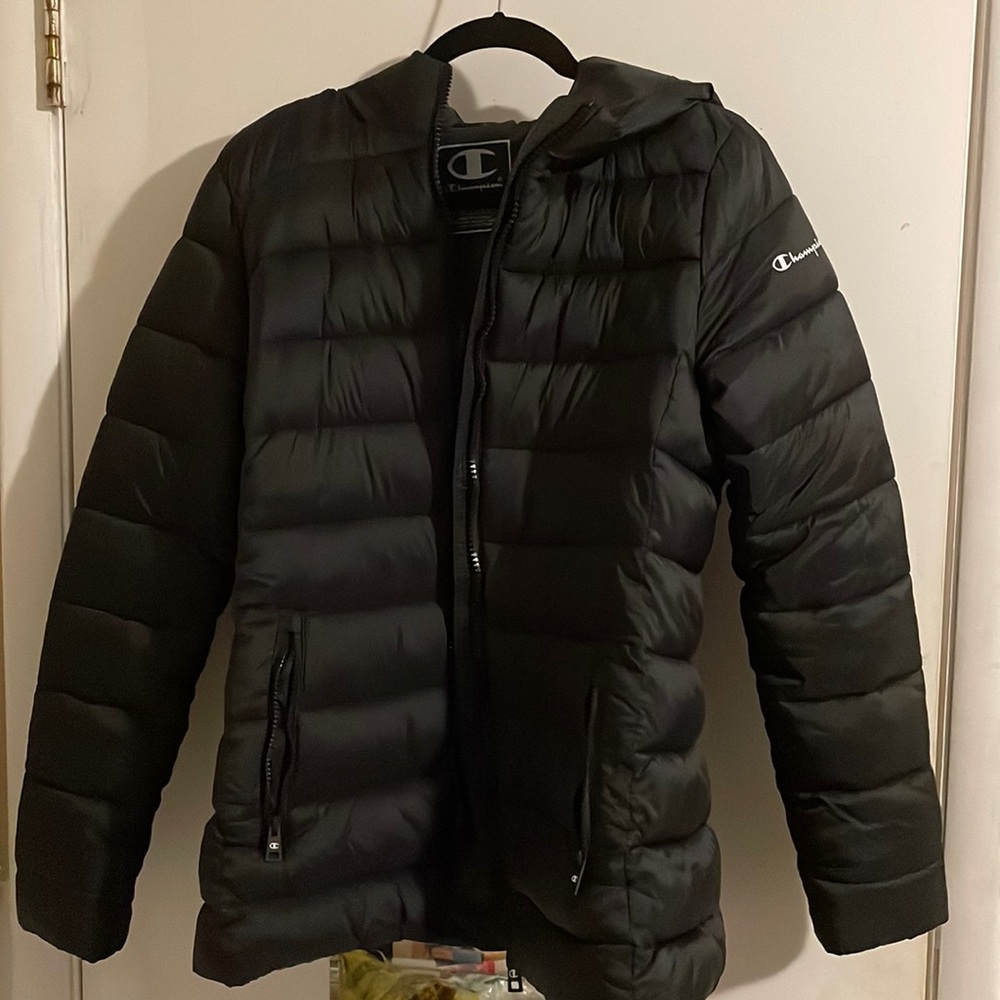Black puffer Champion jacket (L)